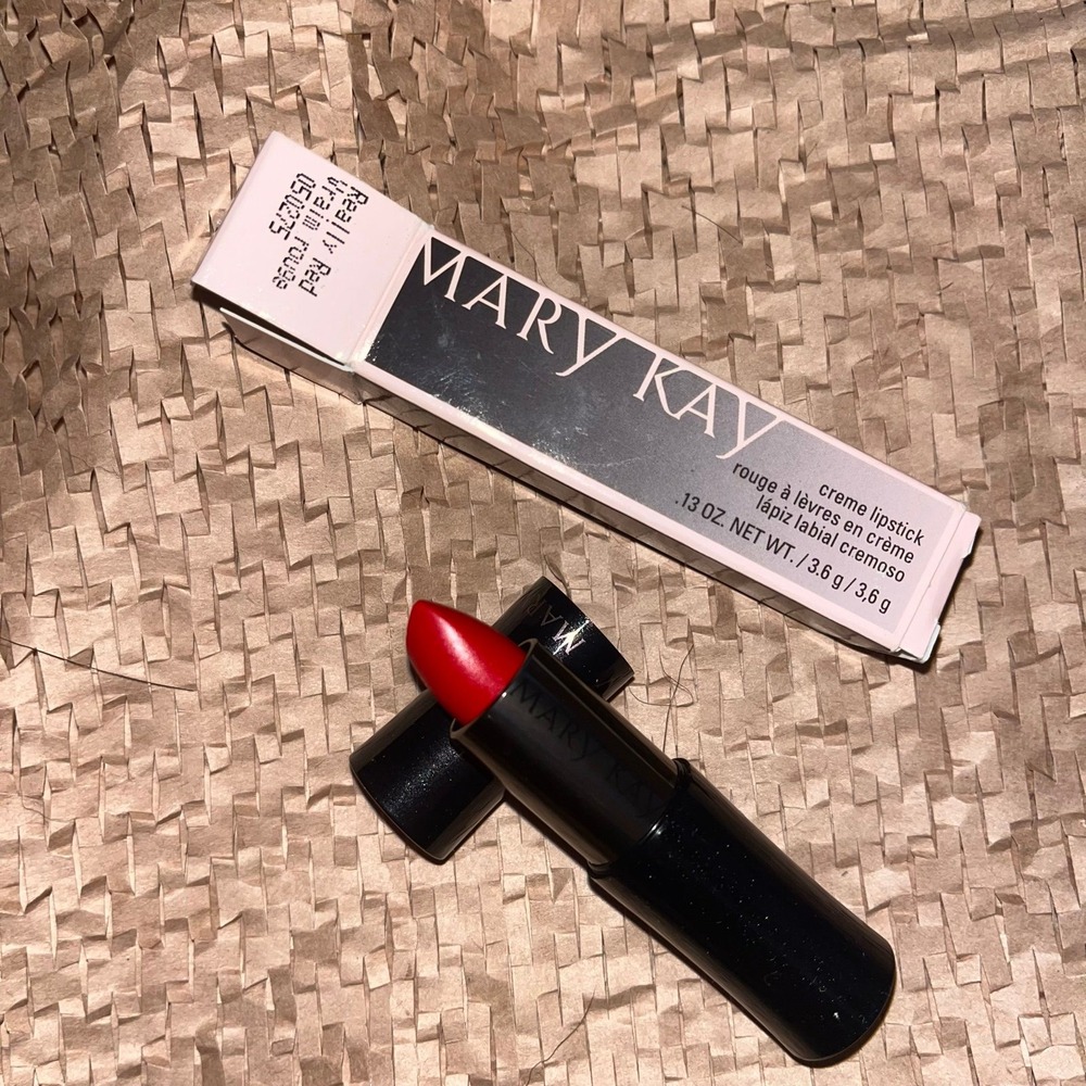 New Mary Kay Crème Lipstick - Really Red